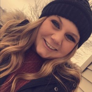 Meet your Posher, Elise